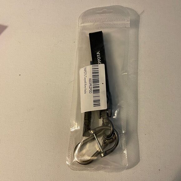 Toyota Logo key fob Keychain in black leather NWT - Picture 4 of 4